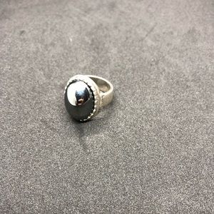 Size 7 Premier Designs onyx reflective stone ring.